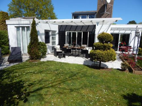 Bruinisse House | Wunderschoenes-freistehendes-Ferienhaus-an-der-See-Sauna-Strand-Yachthafen-WLAN