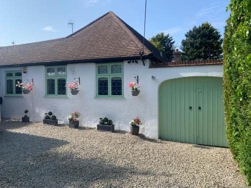 West Kingsdown Apartment | Wychwood A Beautiful Country Style Bungalow