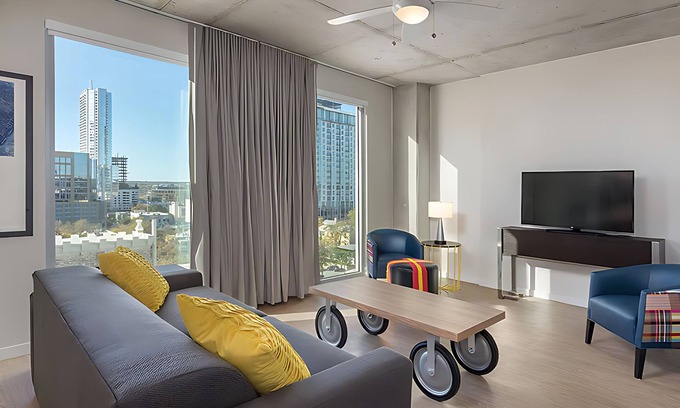 West End Resort | Wyndham Austin Studio – Downtown Views, Rooftop Pool & Walkable Fun
