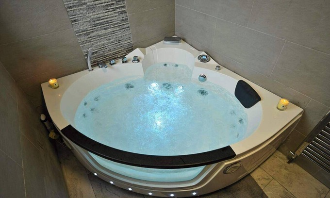 Broadheath House | Wythenshawe Greenbrow Retreat