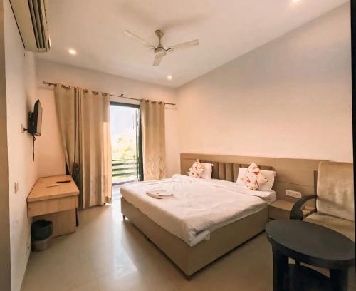 Sector 40 Hotel | X Green Tree Hotel