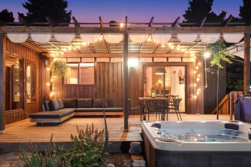 Rideau Lakes Ski Chalet | Xanadu - Zen waterfront retreat on Upper Rideau