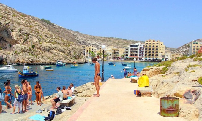 Xlendi Apartment | Xlendi Seaside Escape