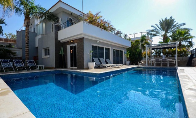 Eilat Villa | YalaRent Villa Belissimo with Private Pool