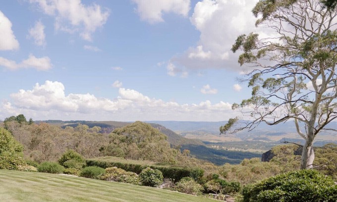 Blackheath House | Yamacilla House: Spectacular Views in Blackheath!