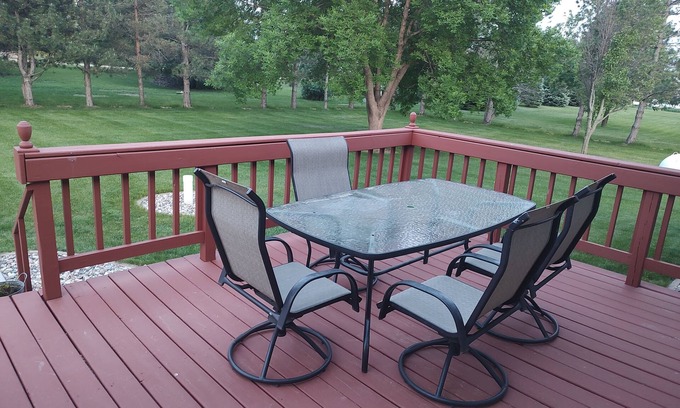 Yankton House | Yankton home close to the lake