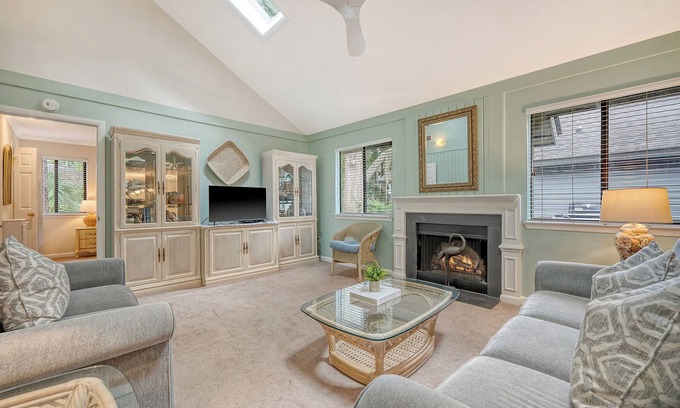 West Beach Cottage | Yards to the beach, charming cottage