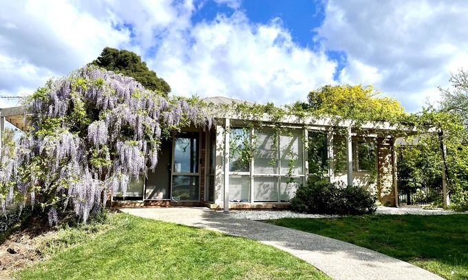 Yarra Glen House | Yarra Gem - heart of of Yarra Valley, close to wineries and local shops