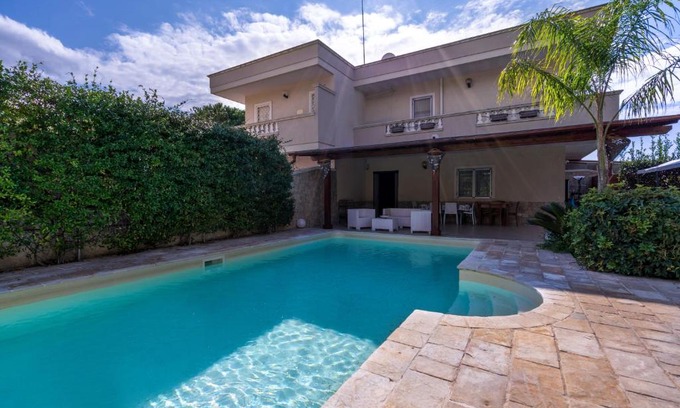 Monti D'arena-Bosco Caggione Villa | YCH-Villa ANGELINA IN PUGLIA A POCHI PASSI DAL MARE