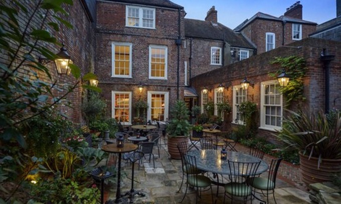 Portsmouth Hotel | Ye Spotted Dogge