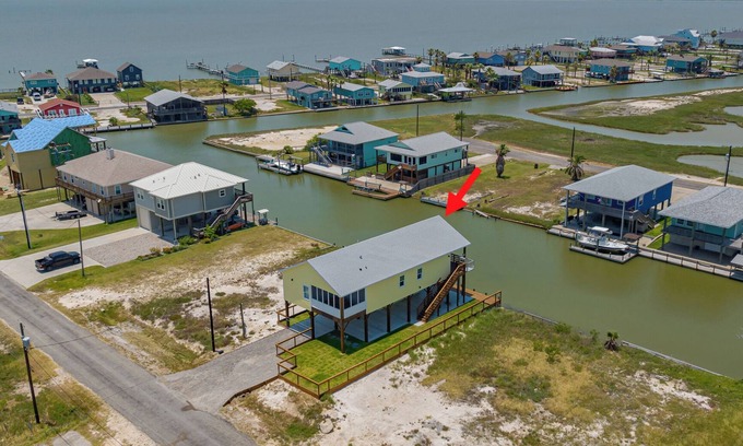 Rockport House | Yellowtail Flats ~ New house on canal in Rockport ~ Great outdoor Space