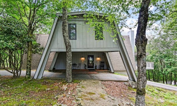 Beech Mountain Ski Chalet | Yesterday Après: Chic+Roomy Ski Holiday Lodge!