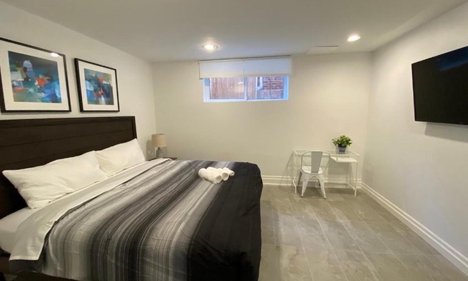 York Mills House | Yorkmills and Bayview !A Spacious and Modern Private Bdr with Shared Bathroom