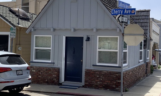 Capitola House | You are in the Heart of the Capitola Village! 16-092