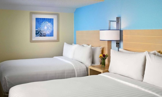 Eagan House | You Found it! 4 Comfortable Units, Free Breakfast, Free Parking, Onsite Pool