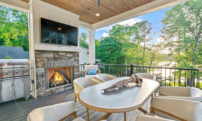 Lake Oconee Cottage | You Take the Helm on this yacht on land at The Captains Quarters on Lake Oconee.