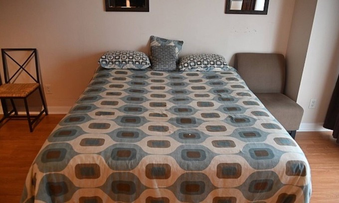 Downtown Toronto Condo | YOUNG-DUNDAS SQUARE FURNISHED BACHELOR CONDO