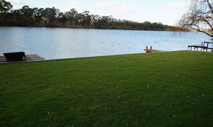 Younghusband House | Younghusband Rivertime - Riverfront across the ferry from Mannum