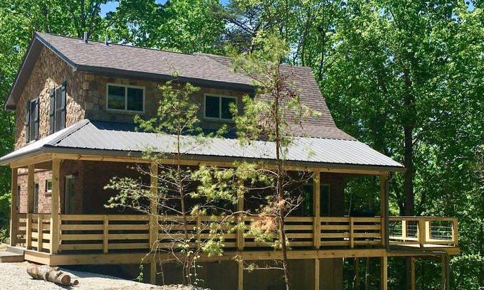 Rogers Ski Chalet | Your cabin search ends HERE. Everything your group needs for its RRG vacation.