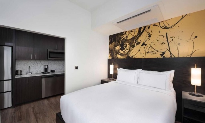 Central Area Hotel | Your Charming Hideaway in Salem! Pet-friendly Property, Kitchenette!