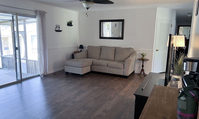 Rainbow City House | Your Home Away From Home In Rainbow City, Convenient Location