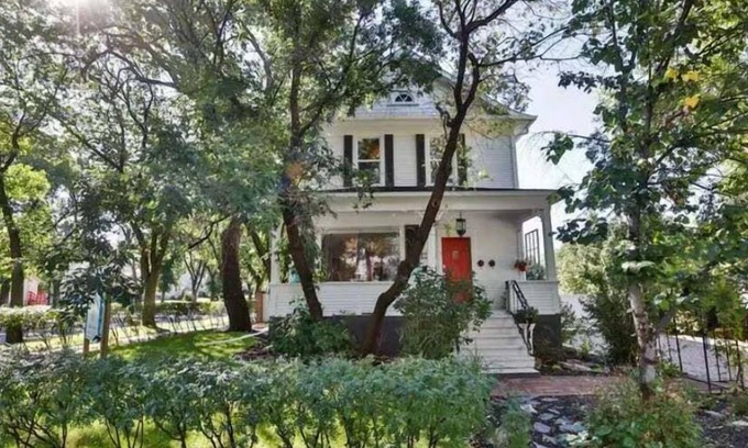 South Lethbridge House | Your Home Away from Home