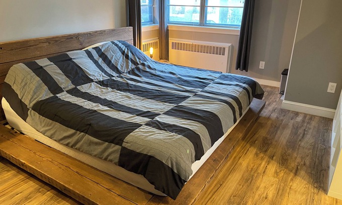 Silver Spring House | YOUR KING-SIZE BED in A Master Bedroom plus 2 SLEEPING SOFAS - WHOLE SUITE 64.