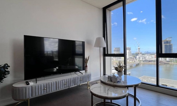 Wentworth Point Apartment | Your Luxury Weekend Getaway 1B waterview Apt in Wentworth Point