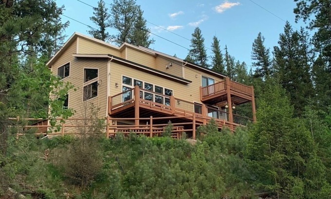 Evergreen House | Your Mountain Retreat - Nestled in the Forest