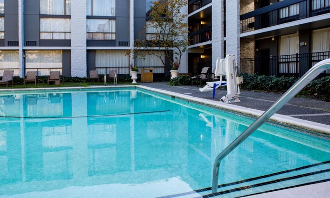 Wilburton House | Your Next Staycation is Here! Pets Allowed, Private Parking, Outdoor Pool
