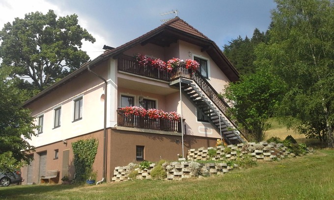 Barnkopf Apartment | Your own four walls in the green, for those seeking relaxation, pets allowed