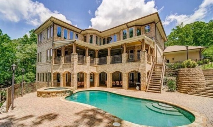 Gainesville Other | Your Private Gated Castle Escape on Lake Lanier-Beachfront, Gym, Pool &Jacuzzi!