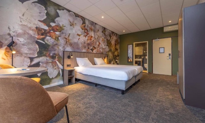 Berg en Dal Hotel | Your Relaxing Getaway: Forest Calm, Poolside Rest & Wellness! Free Parking