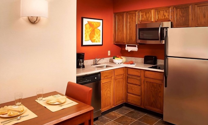 Waukegan Apartment | Your Relaxing Getaway Awaits! Outdoor Pool, Pets Allowed, Free Breakfast!