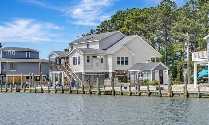 Captain's Cove House | Your Song - Gorgeous Waterfront in Captain's Cove!