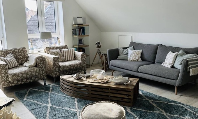 Kappeln Apartment | Your vacation on the Schlei begins in this modern and tastefully furnished "Altstadtkoje" vacation apartment, close to the center but still in a quiet location, this vacation accommodation is particularly suitable for discerning couples who want to enjoy