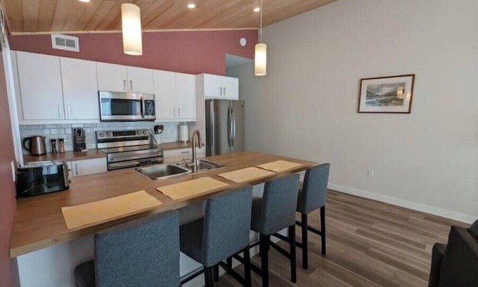Whitehorse House | Yukon Hot Springs Suite #35