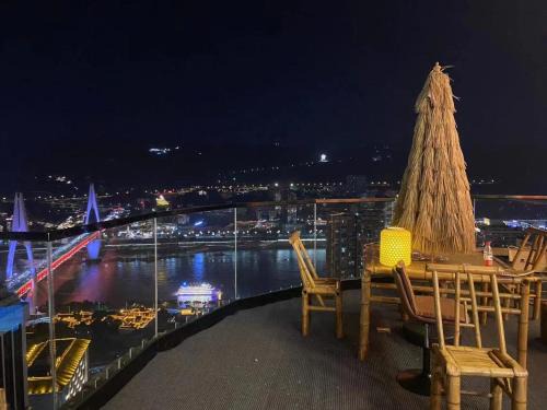 Yuzhong Hotel | Yunqi River View Terrace Hotel