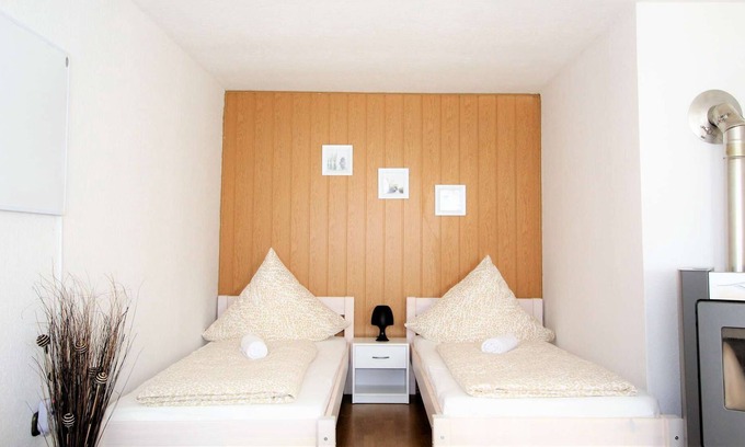 Zulpich Apartment | Z01 fitter's house in Zülpich center with open-plan living and dining area