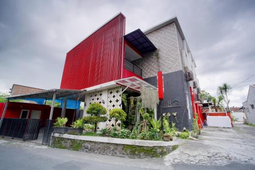 Mlati House | Zaira Residence By Occupied