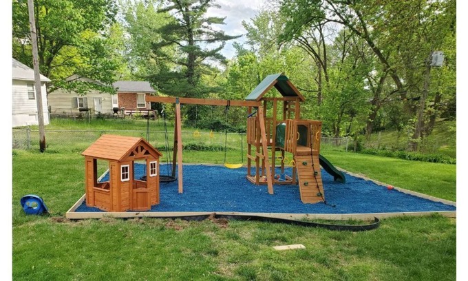 Ferguson House | Zaire's Palace 3 bedroom family friendly home!