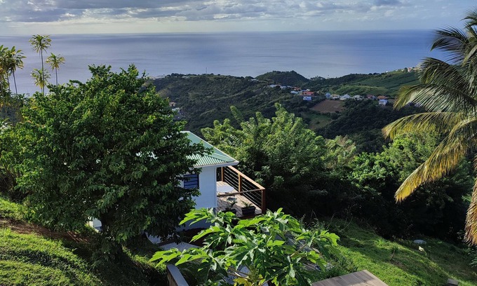 Le Carbet House | Zandoli, chambre d'hôtes avec vue sur la mer des Caraïbes et la Montagne Pelée