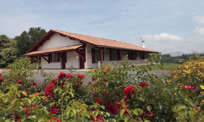 Saint-Jean-Pied-de-Port Villa | ZAZPIAK BAT 20 People/7 Rooms