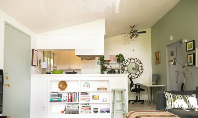 Thousand Oaks Apartment | Zen Bungalow w/King Bed, Parking, Pool, Balcony