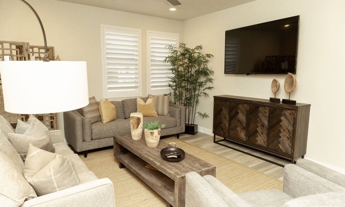 Washington Fields Condo | ✌️ Zen Palace ✌️Tranquil Zen Retreat | POOL IS OPEN!
