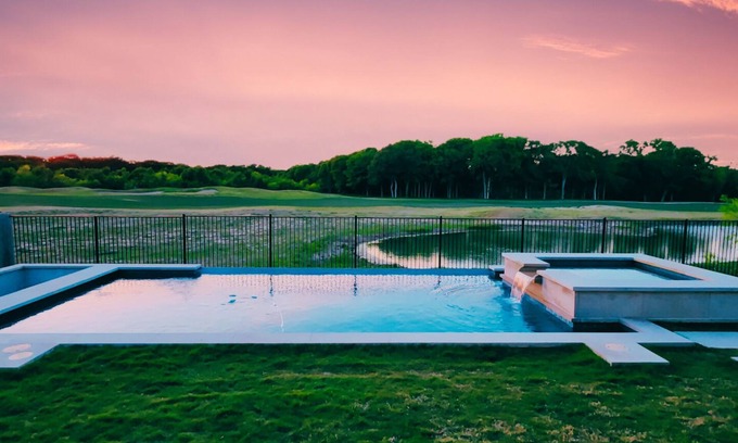 Manor House | Zen Sunsets Heated Pool, Spa, Theater, Gym: 20 Mins to Downtown Austin Sleeps 8