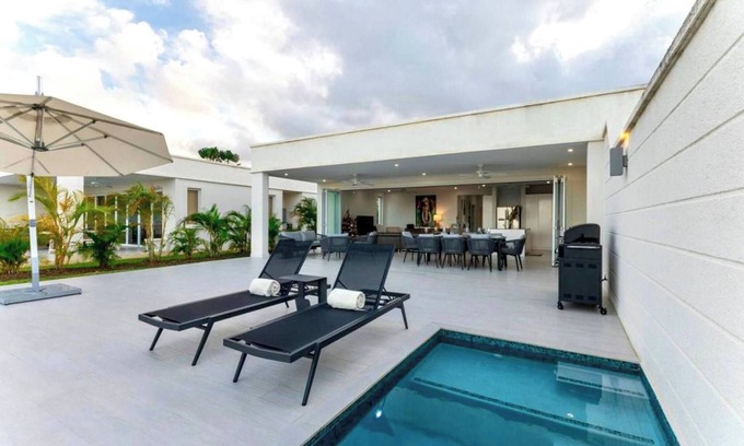 Westmoreland Apartment | ZenBreak Villa Ferraj 2bd