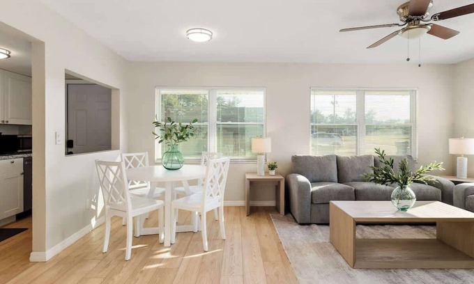 Downtown Zephyrhills House | Zephyrhills Comfort Duplex | 2 bed 2 Bath ๐๏ธ