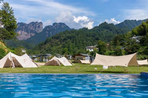 Wulingyuan Hotel | ZhangJiaJie Peak&Creek Resort-At National Forest Park with Free Shuttle