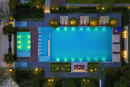 Wulingyuan Hotel | Zhangjiajie SANHE Hotel -Free one way pick up service over 2 night, Free shuttle to east gate of forest park,Free laundry service,Free fresh coffee,English speaking customer service